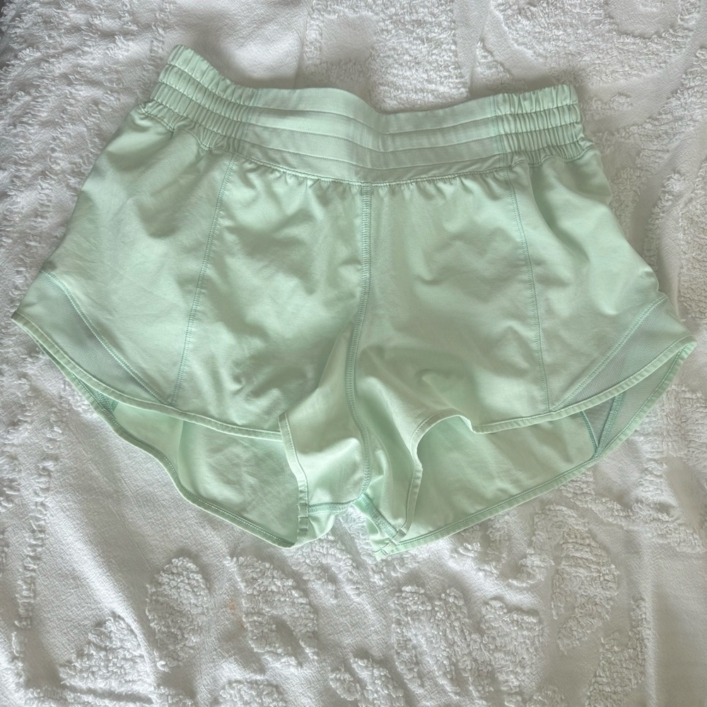 Lululemon Hotty Hot High Rise 2.5” Inseam Lined Shorts in Mint Moment Size 6